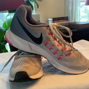 Women’s Nike Sneakers Size 7.5